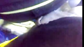 Tamnokosi drski slatkiš odmara se free porno srbija na sofi i masturbira