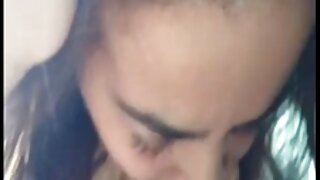 Sportska brineta porno video srbija kurva Andy Brown radi anal u trojku
