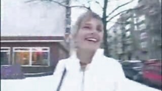 Friska riba Gina Devine srb porno masturbira na stepenicama