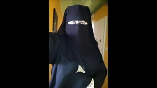 Pohotna plavokosa kurva razvlači svoju rupu u mački u pornografskoj sceni kinky fistinga video porno srbija