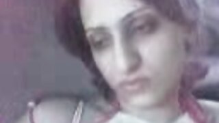 Fleksibilna brineta Ann Marie Rios jede i jebe svoju video porno srbija macu u kuhinji