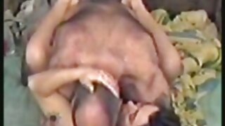 Mršava brineta jaše starijeg frajera unatrag i porno u srbiji jebe ga s psom