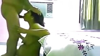 Kurva kratke kose MacKenzee Pierce siše kurac. gay srbija porn