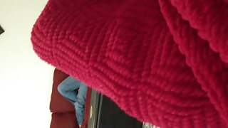 Razigrana snježna srbija porn hub djevica Terrasweet izvlači najlonke iz svoje pizde