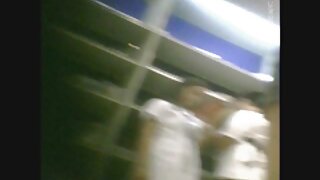 Britanska zavodnica Chloe Toy širom raširi noge u čarapama i igra porno film srbija se s mufom